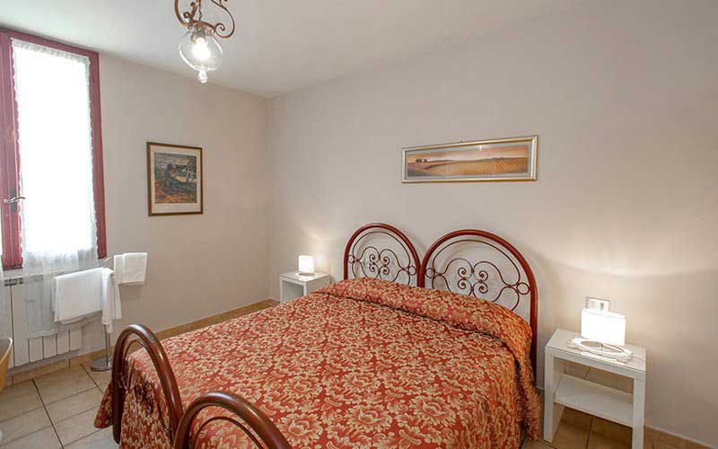 Matrimoniale con toilette condivisa